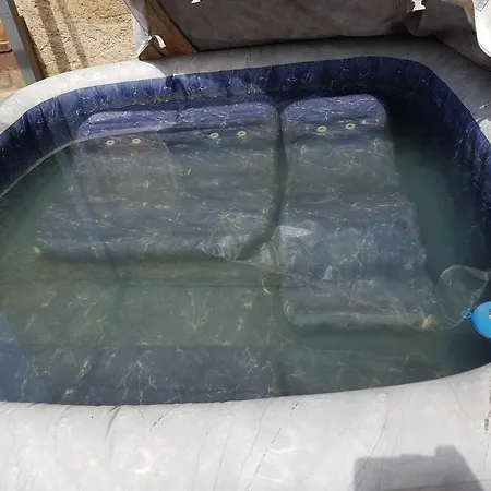 Avec Jacuzzi Apartment *