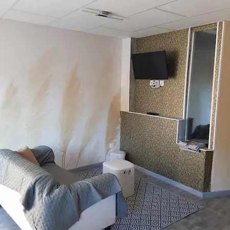 Avec Jacuzzi Apartment